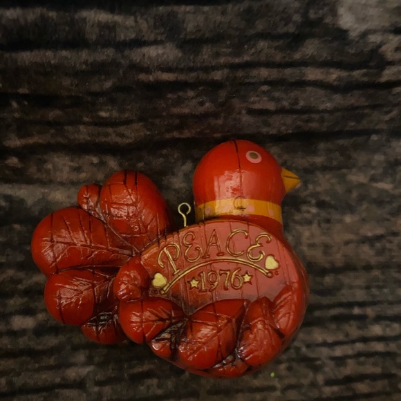 Vintage Hallmark 1976 Tree Trimmer Red Peace Bird Ornament - Picture 3 of 5